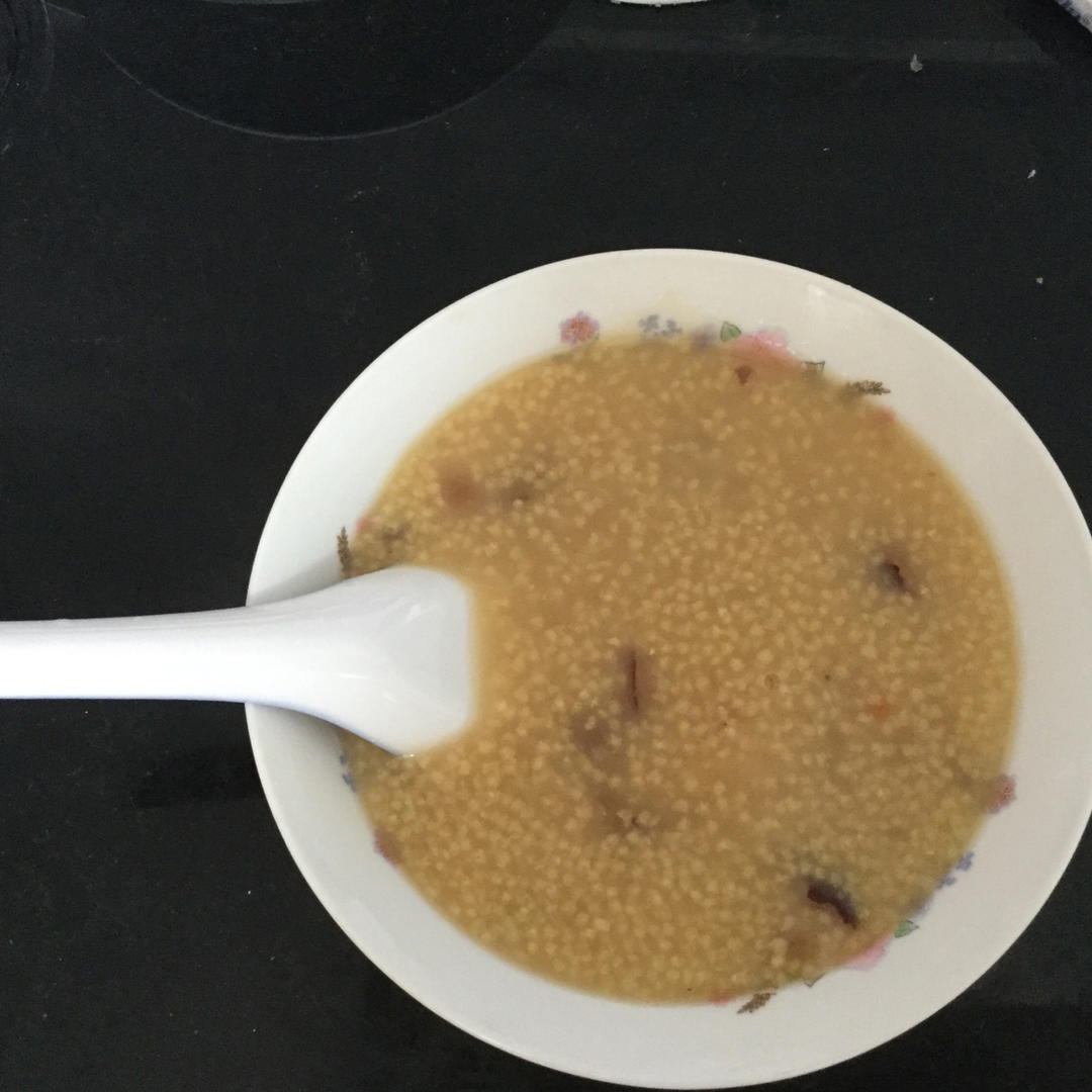 冰菊恋语做的红枣桂圆小米粥