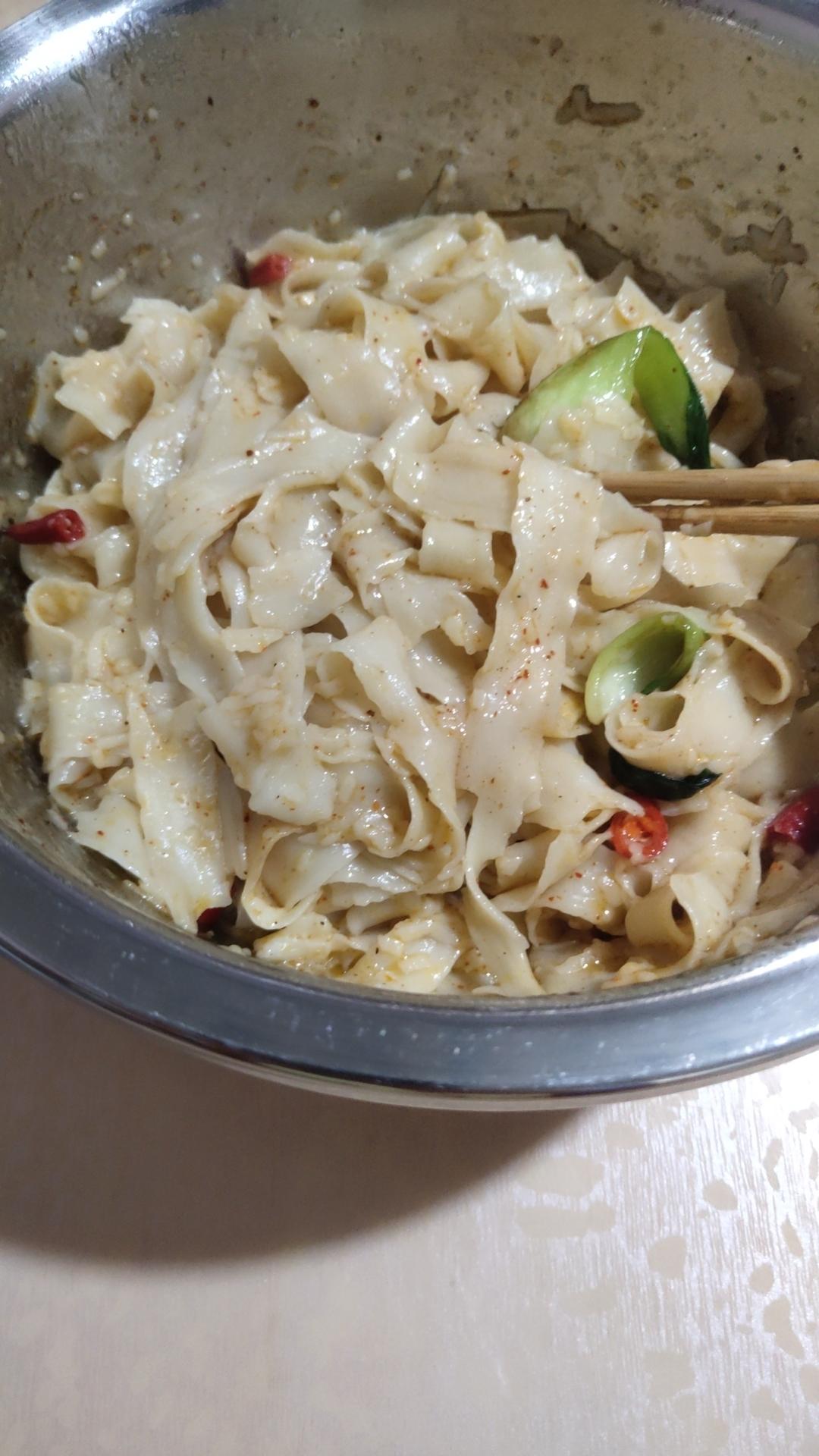 十分钟就能吃上的超简单油泼面