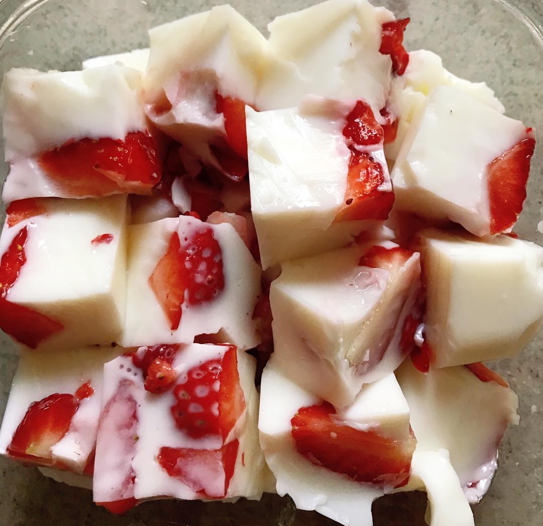 草莓🍓酸奶冻
