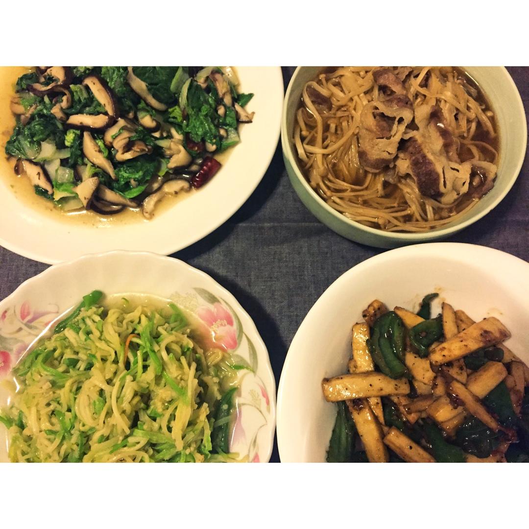 手捏菜炒蘑菇