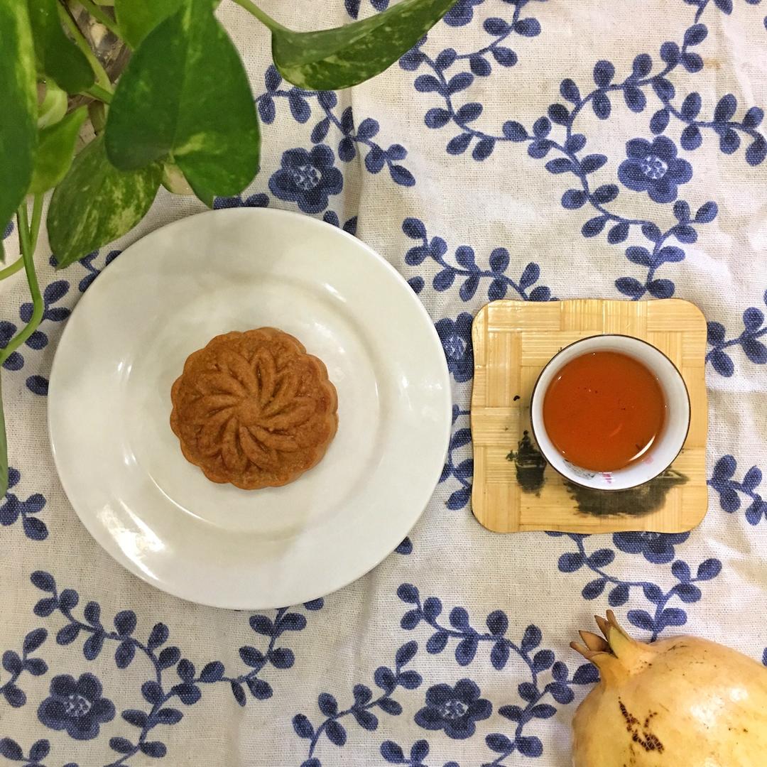 广式月饼－－蛋黄豆沙月饼