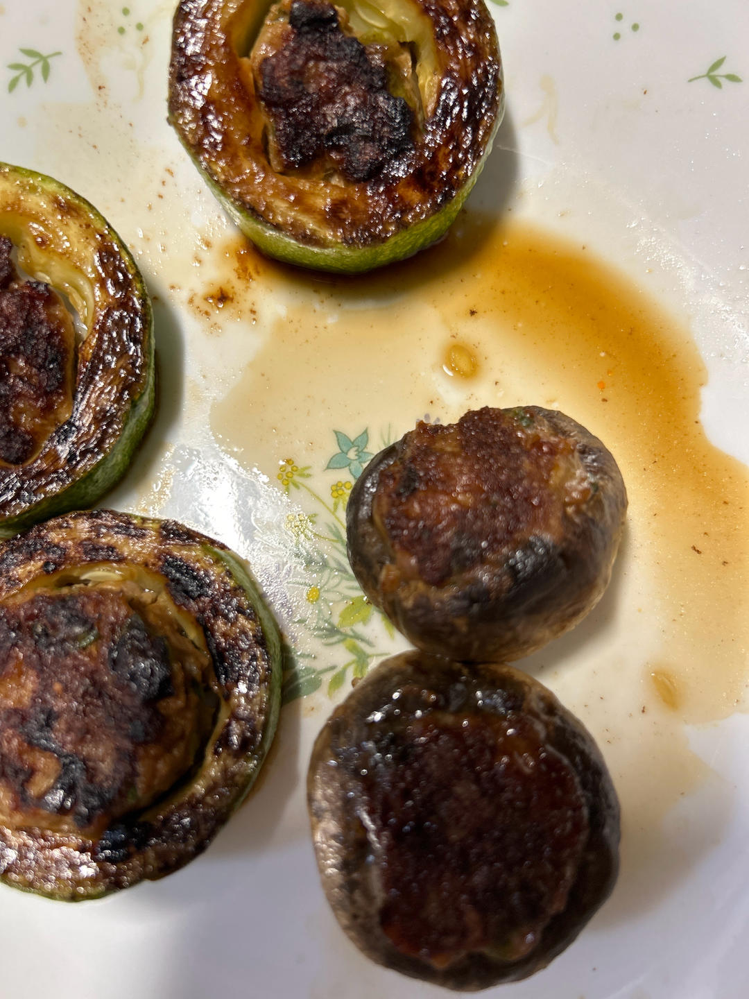 不会剩下一滴汤汁的口蘑酿肉