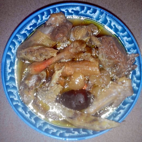 红枣枸杞炖鸽子