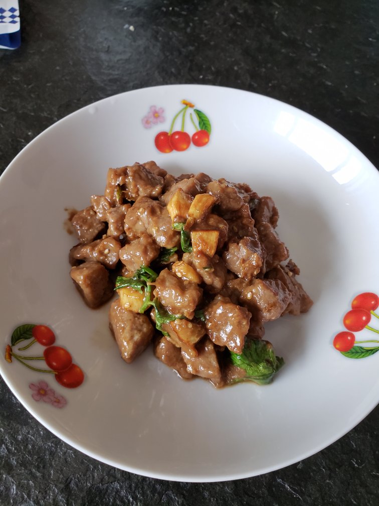 黑胡椒蒜子牛肉粒