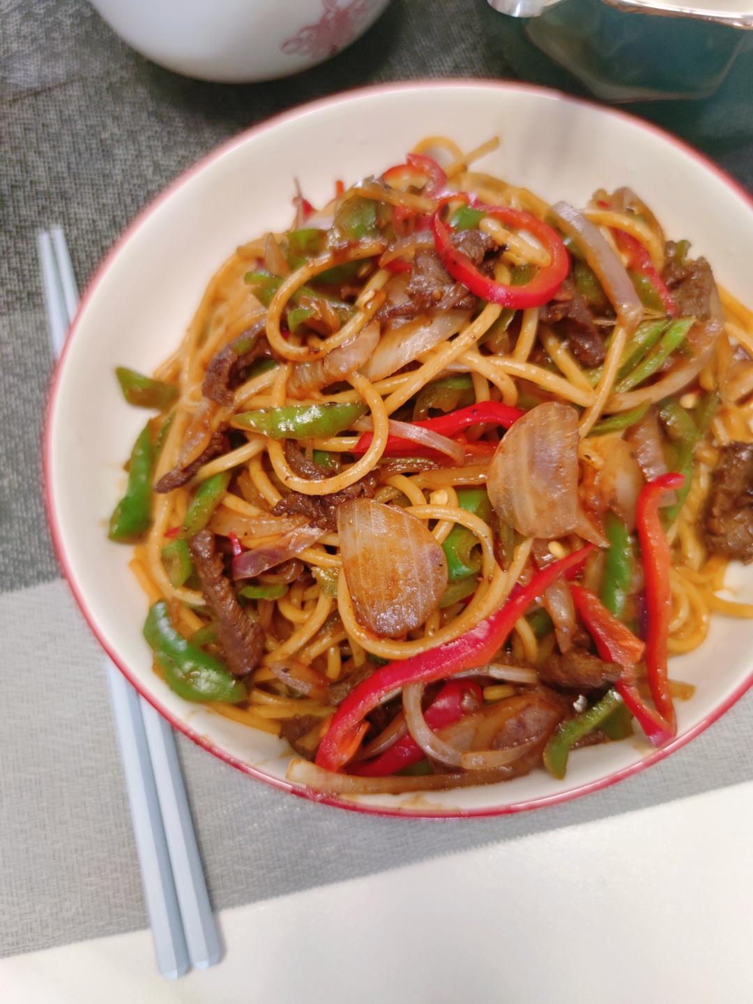 黑椒牛柳炒意面