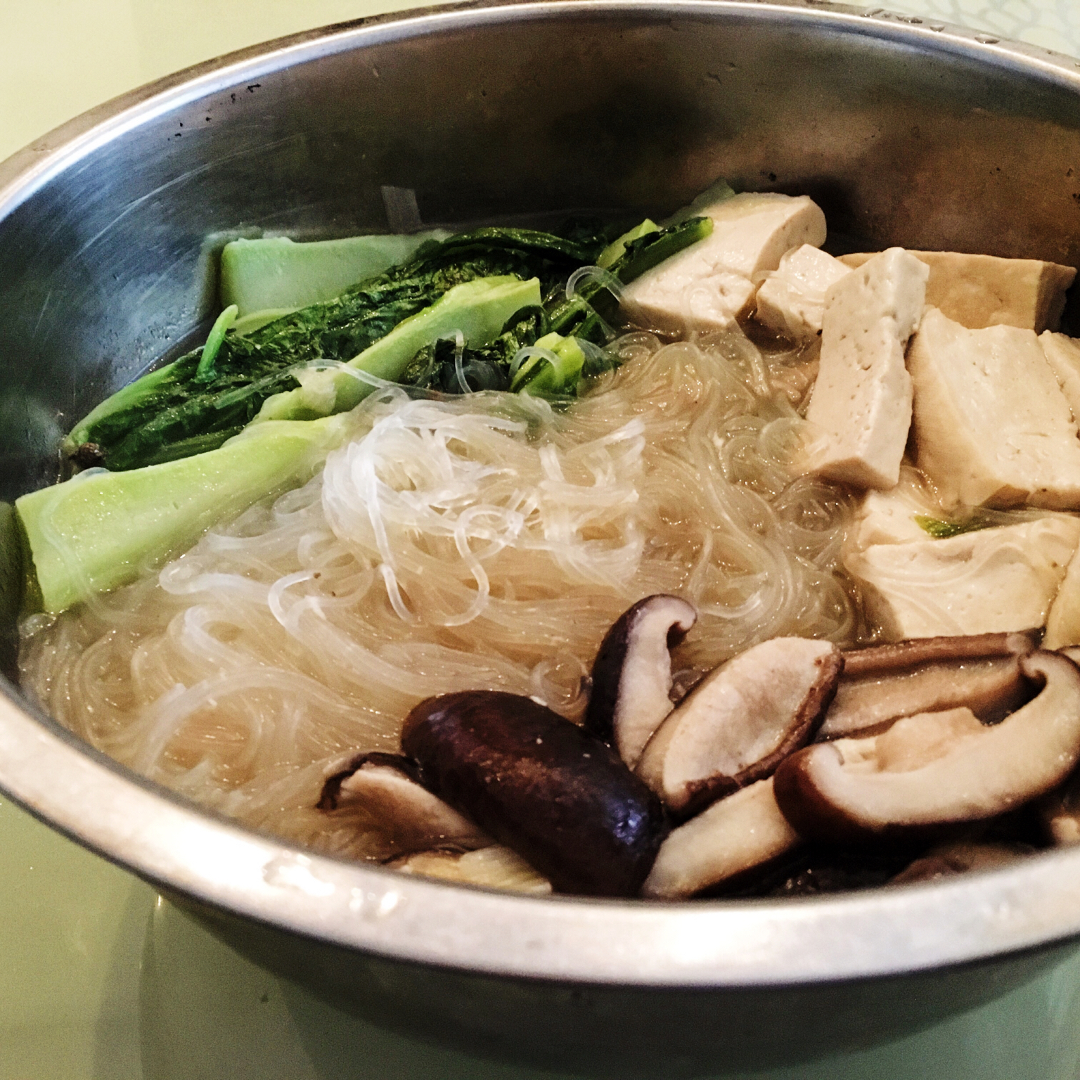 油豆腐香菇鸡腿煲