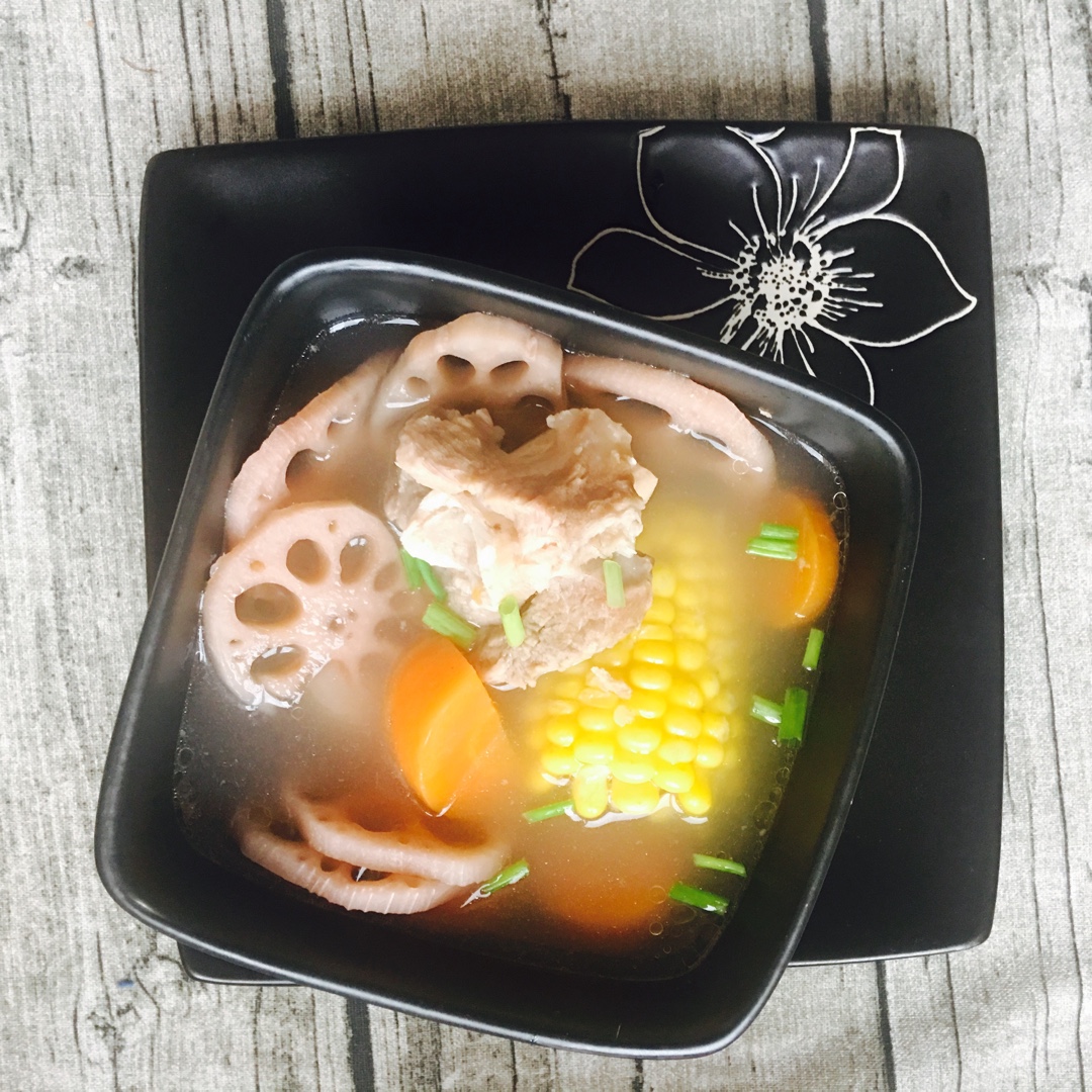 玉米排骨莲藕汤