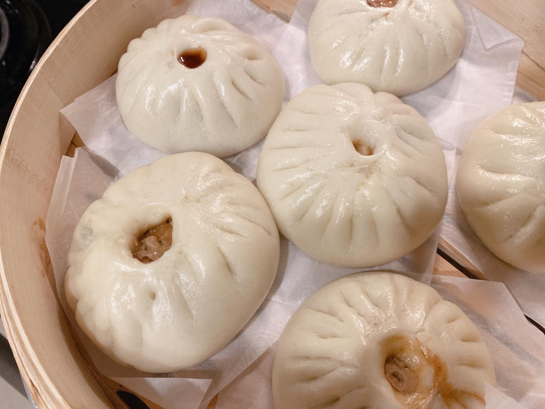 松软多汁的肉包子