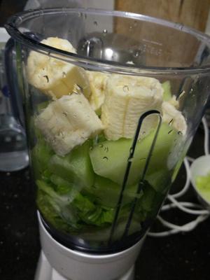 Green Smoothie DAY 12（生菜+香蕉+香瓜）的做法 步骤1