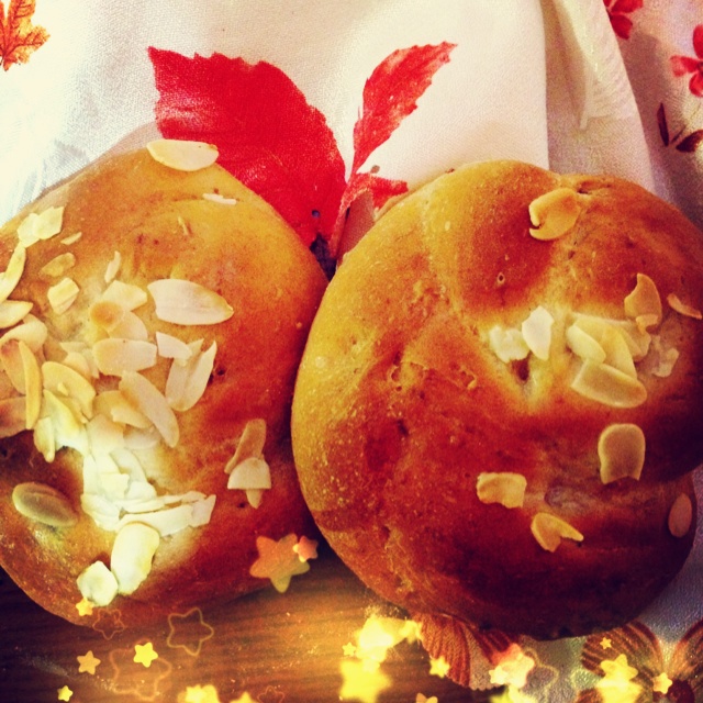 核桃葡萄干小餐包