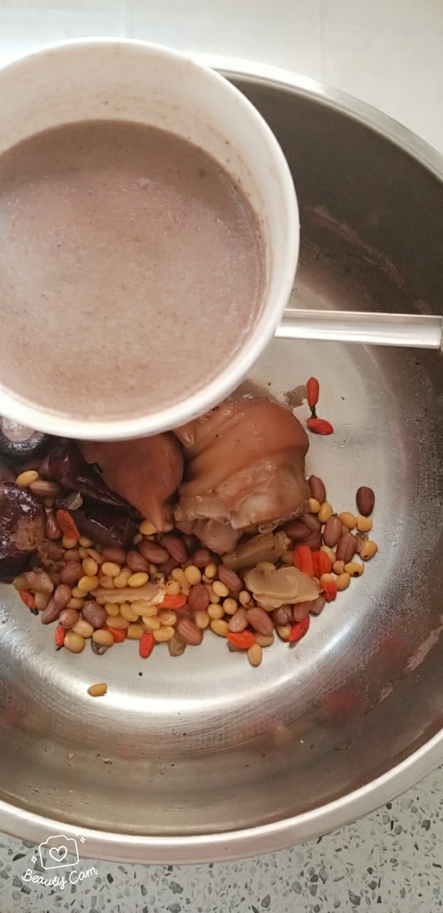 猪蹄下奶汤（超补）的做法