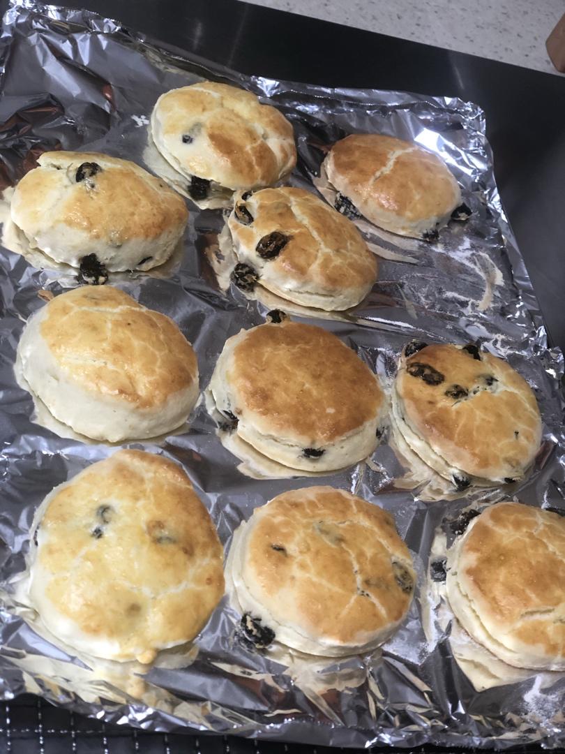 【视频】3分钟 奶油司康Scone(可能是世界上最快手的司康) 消耗淡奶油～