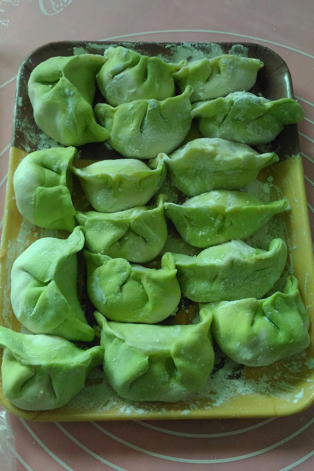 翡翠白玉白菜饺子详细版（附翡翠白玉白菜饺子包法，翡翠白玉饺子皮两种制法，面包机和面，翡翠白玉烧卖，各种馅料搭配）