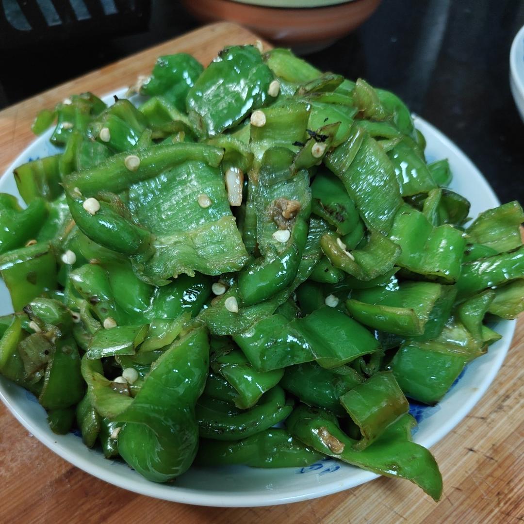 🔥强烈推荐一道比肉还好吃的干煸辣椒🌶，朋友们一定不要错过哦❗️