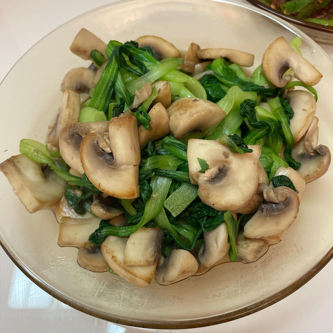口蘑炒鸡毛菜