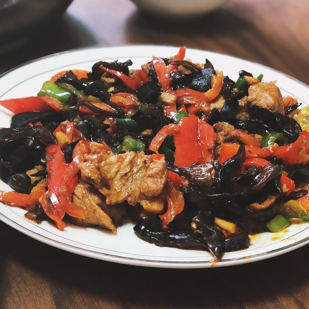 廿廿风尘做的超下饭的木耳炒肉