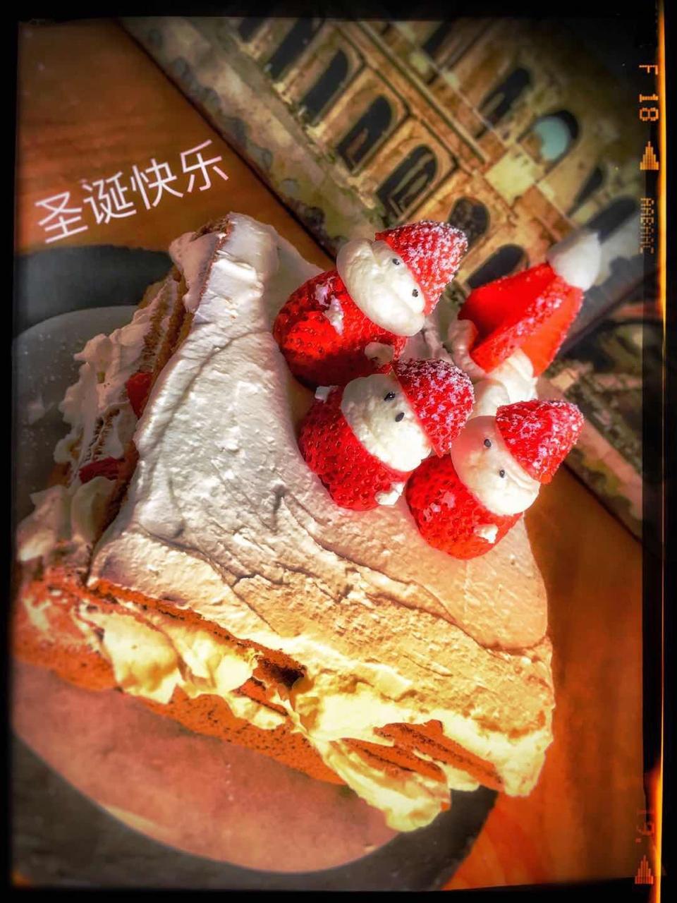圣诞草莓雪人 红丝绒戚风裸蛋糕