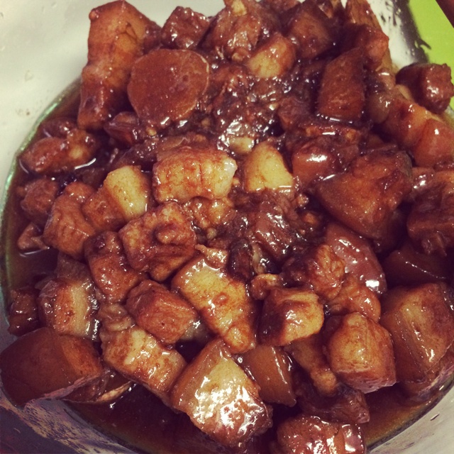 吃着碗里望着锅里的红烧肉