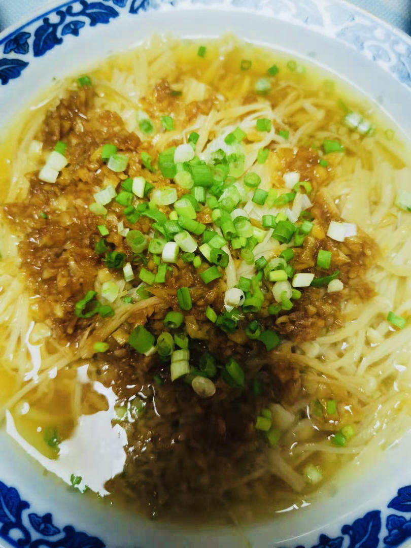 蒜泥金针菇（炒蒜泥很关键，吃出海鲜的感觉😊）