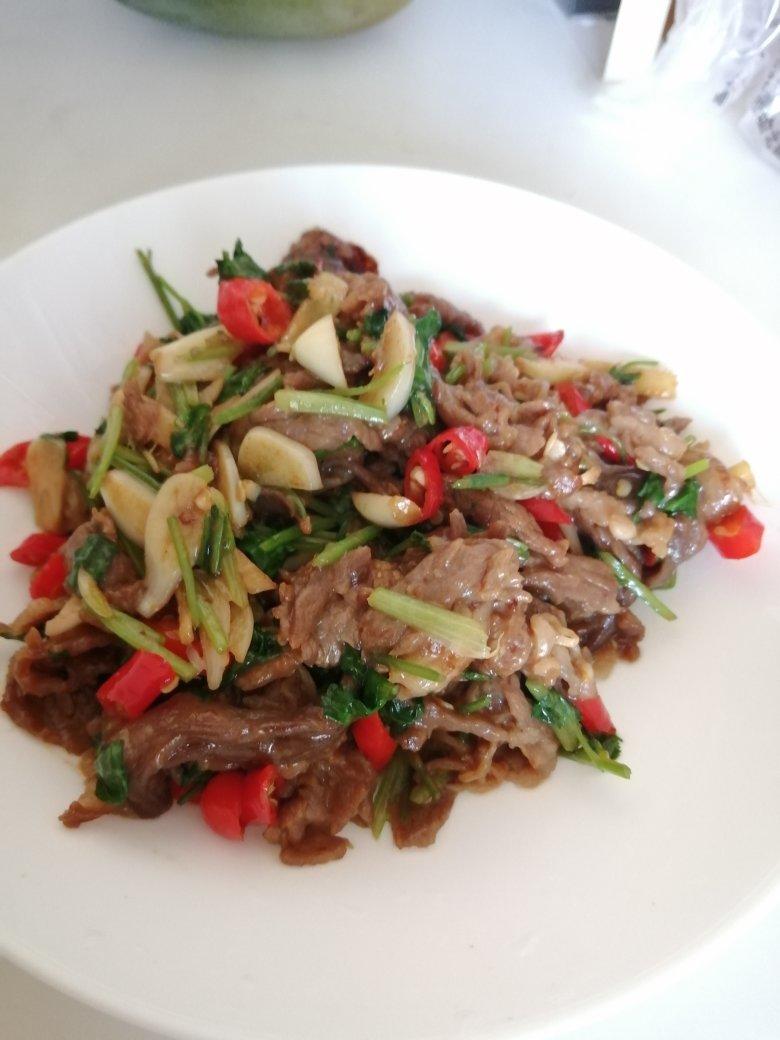 小炒黄牛肉，肉嫩味香！太好吃了简直是米饭杀手！
