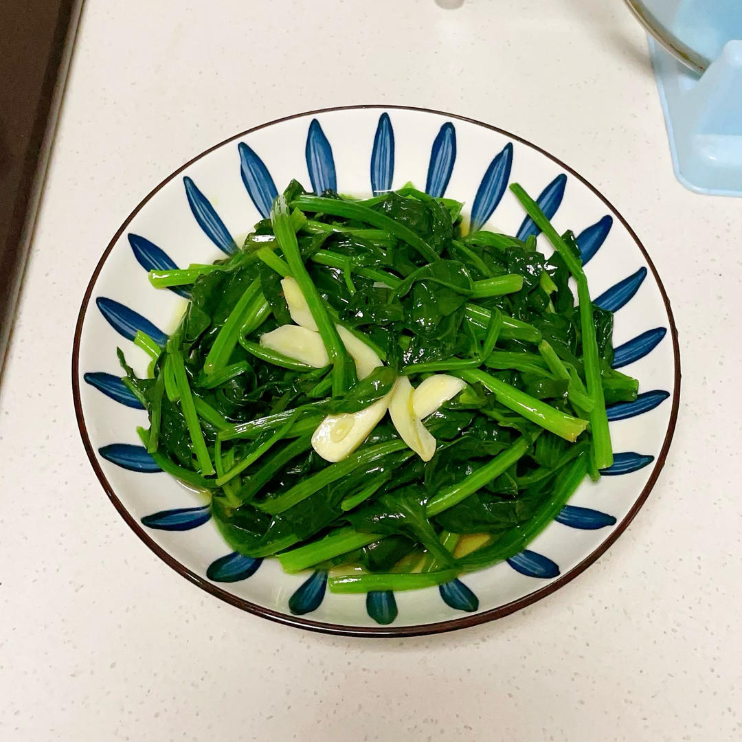 不涩口又嫩的清炒菠菜