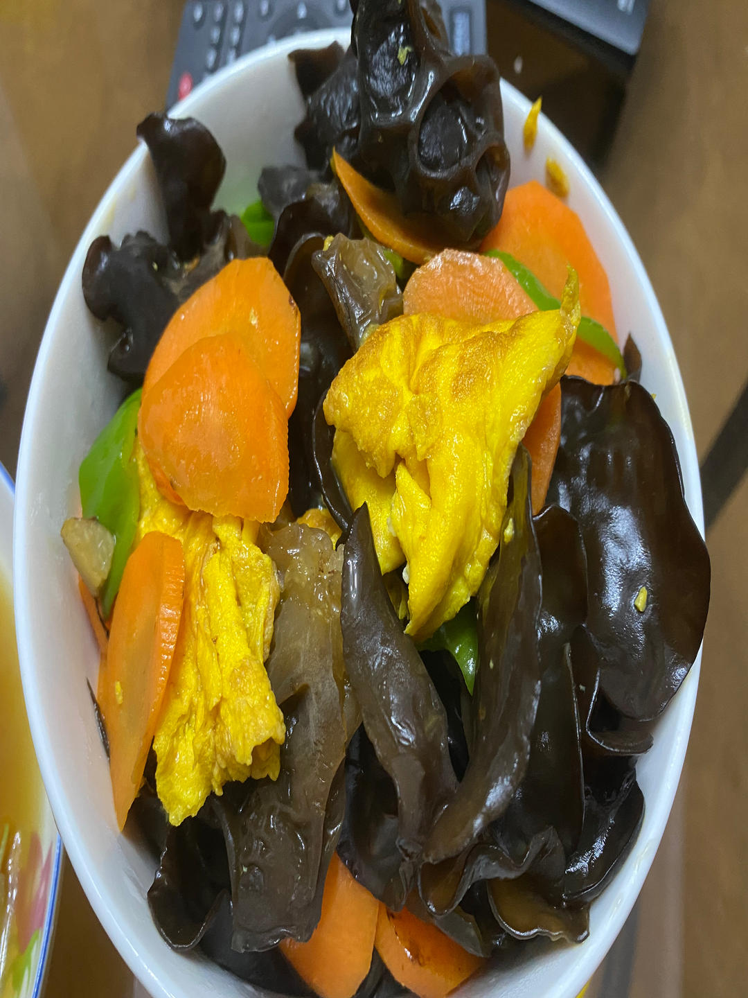 青椒木耳胡萝卜炒鸡蛋｜马克西姆不粘锅