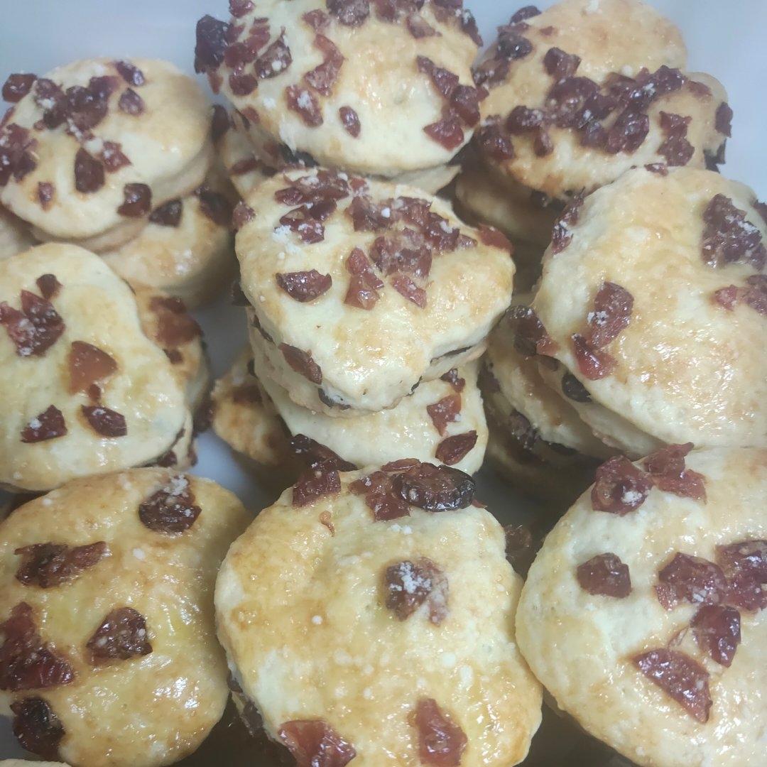 满屋飘香，口口都是满足——酥松香甜的蔓越莓蜜豆司康
