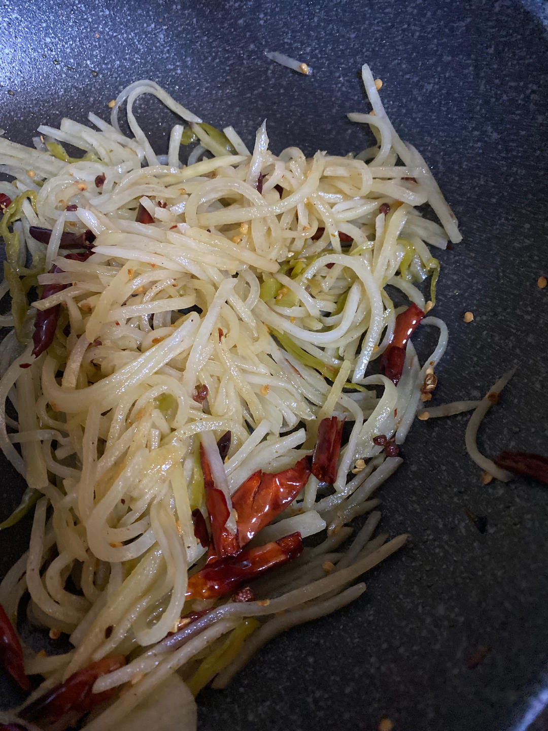酸辣土豆丝（绝对清脆爽口，比外面卖的好吃，有诀窍！）