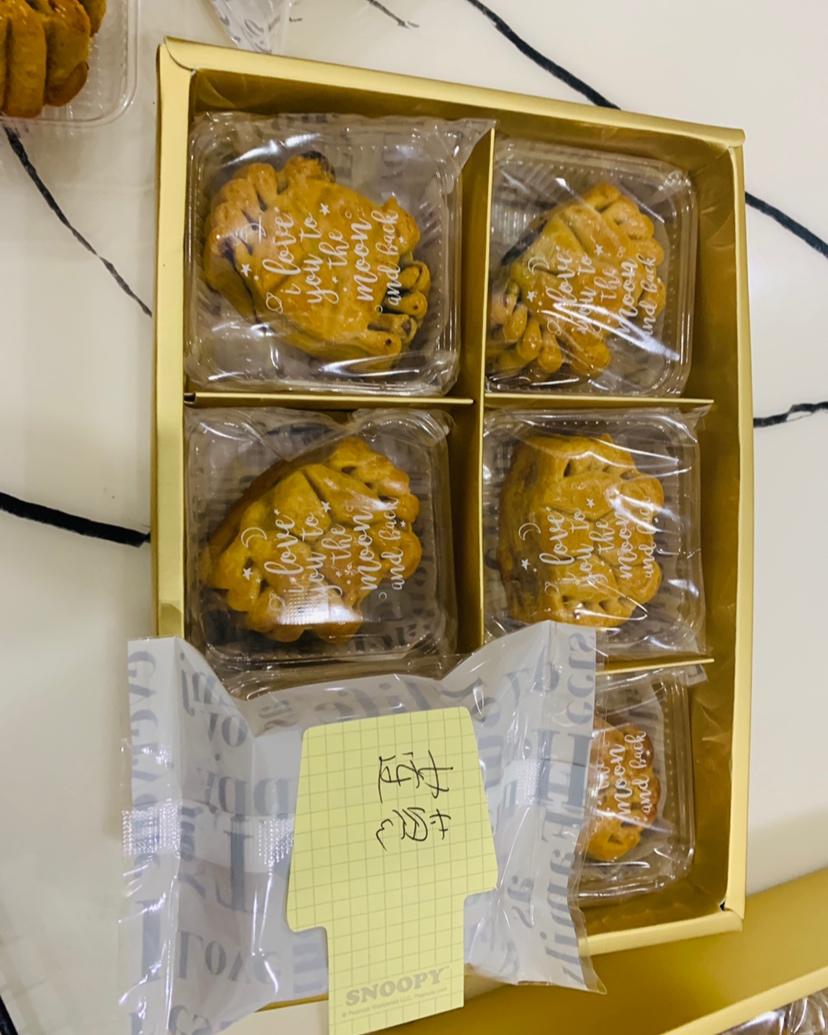 广式月饼—蛋黄莲蓉月饼