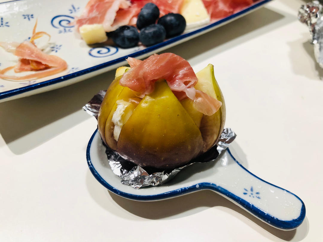 烤无花果配奶酪