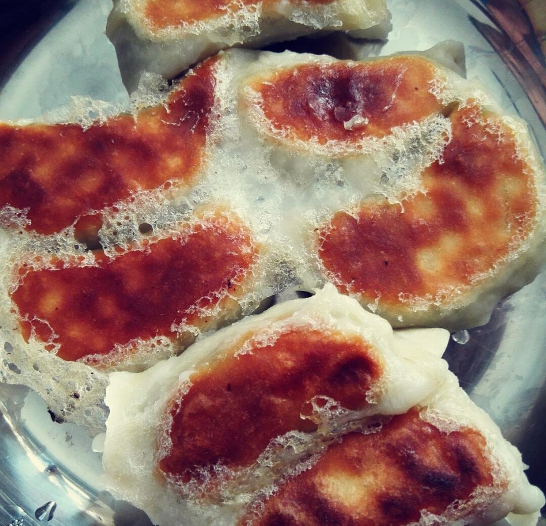 三鲜锅贴 Fried Dumplings