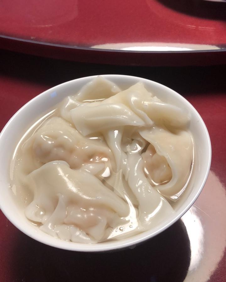 芹菜香菇肉大馄饨包法