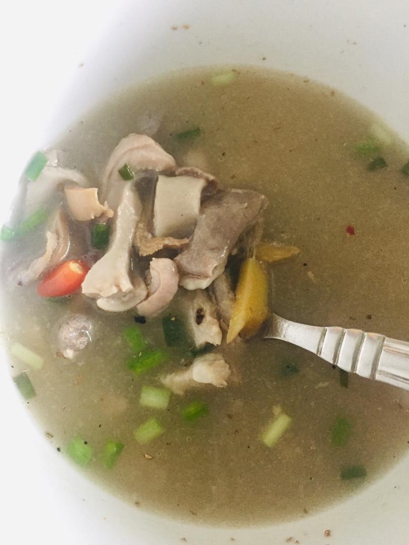 墨鱼肚片汤