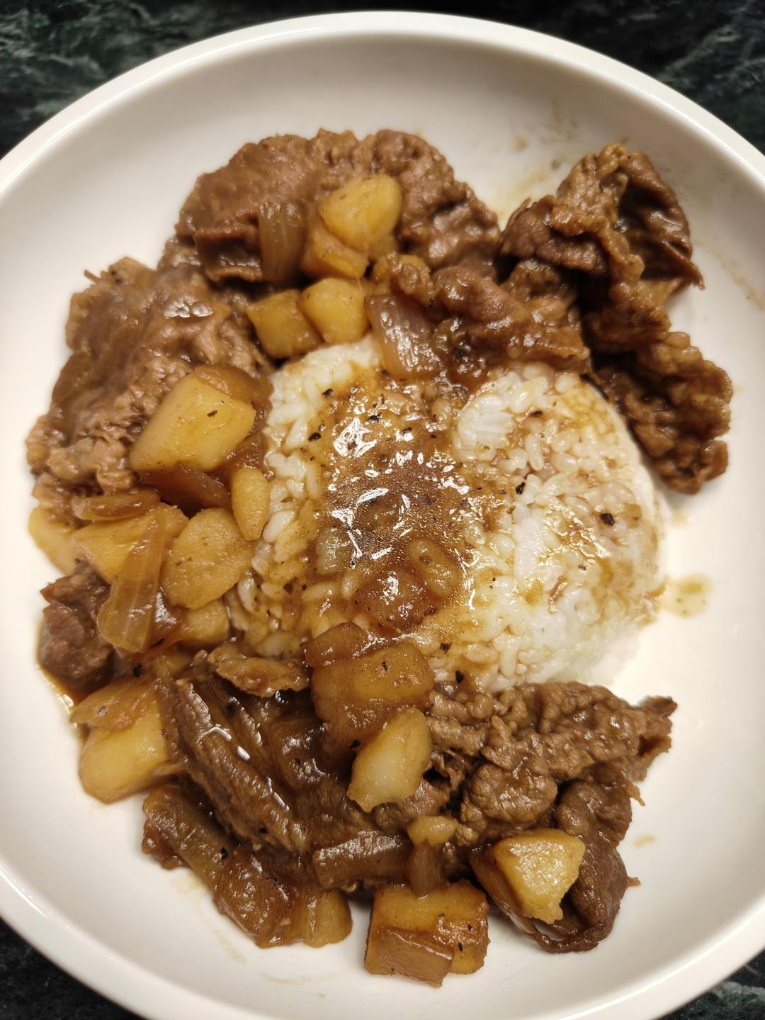 好吃到舔碗底的土豆肥牛拌饭
