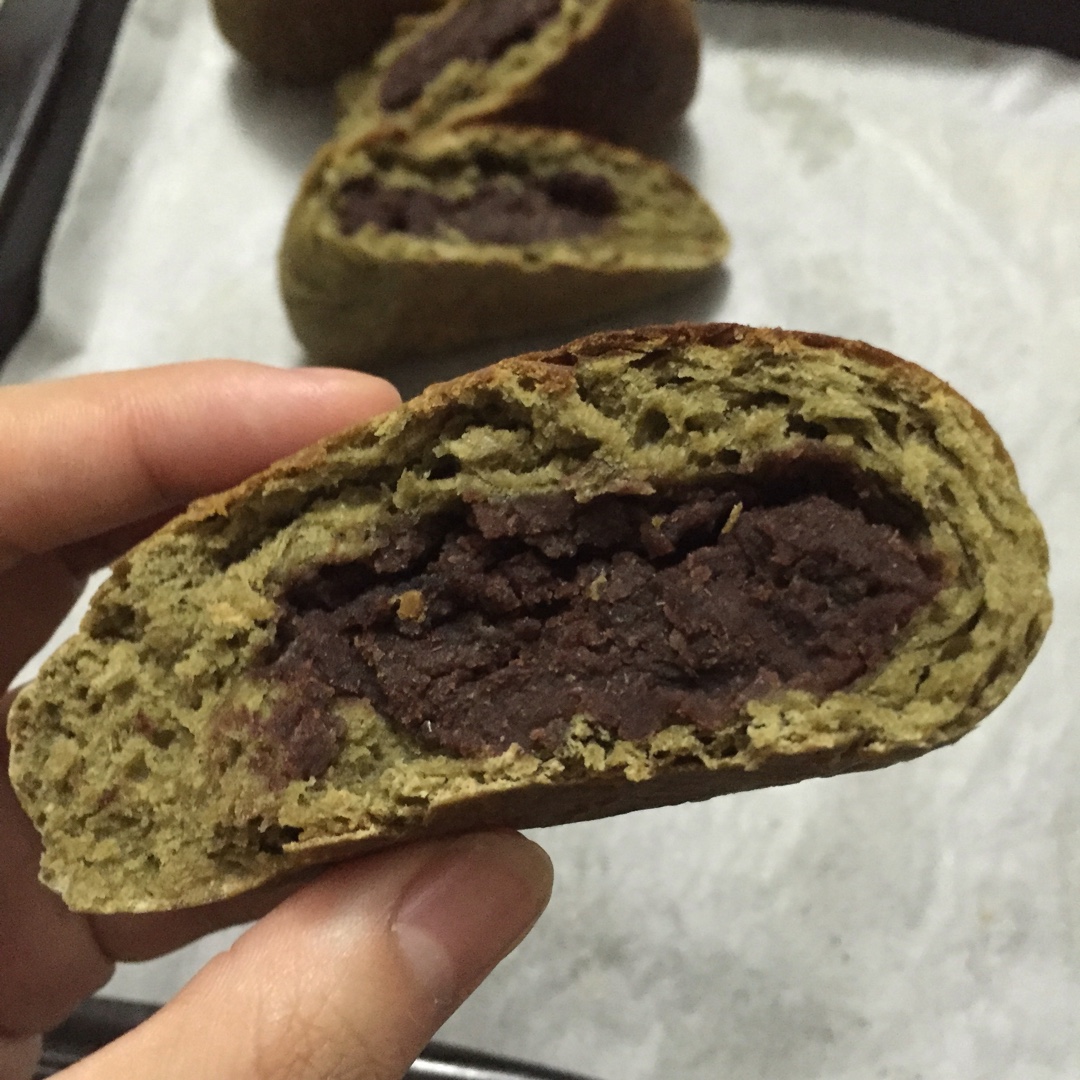 抹茶红豆三角面包