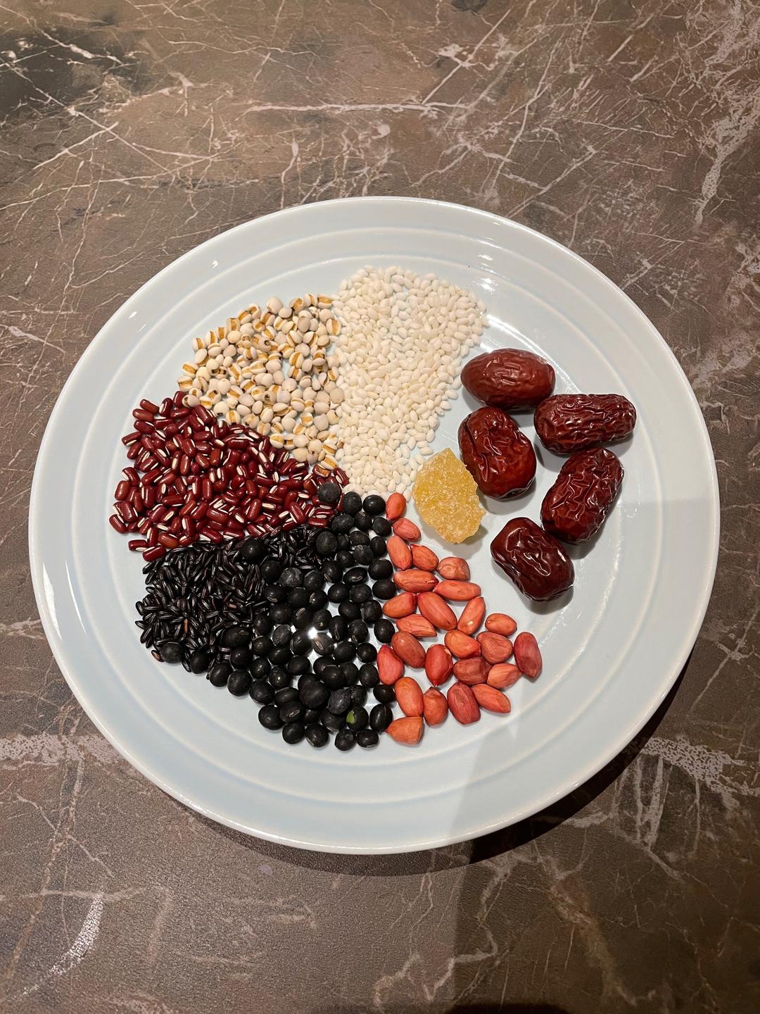 电饭煲{红豆花生粥}的做法 步骤1