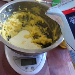 黄油曲奇（淡奶油版）的做法 步骤2