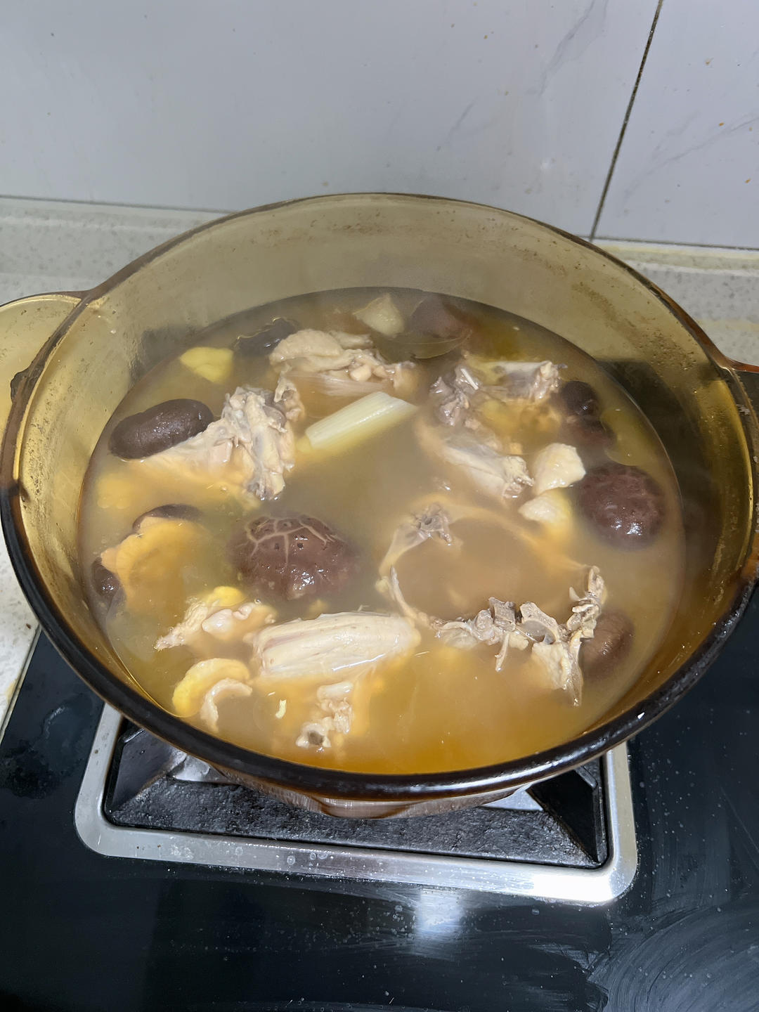 奶奶教的鲜香肥美香菇炖鸡汤