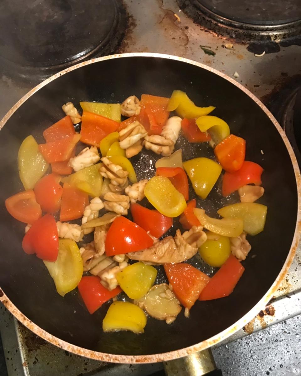 青红菜椒炒鲜鱿鱼