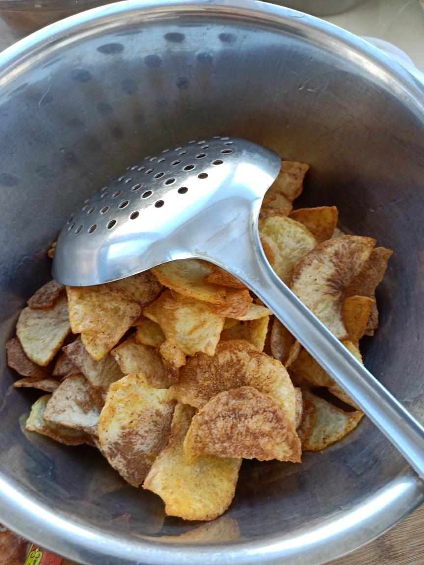 封控在家炸薯片的做法