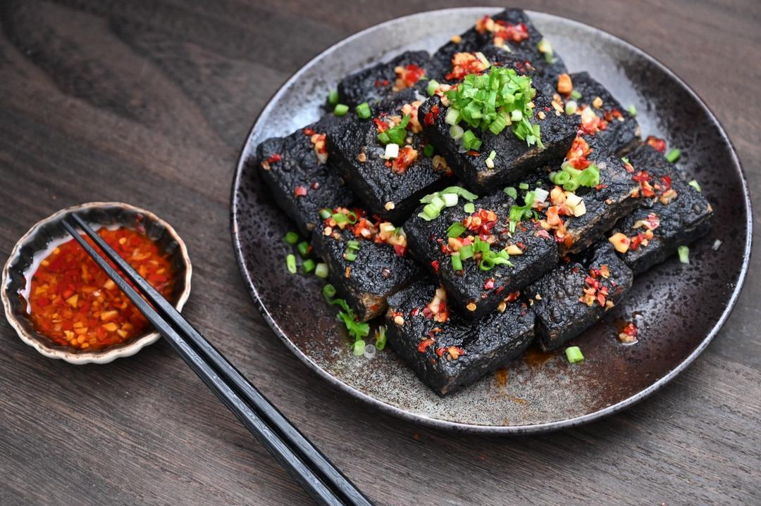 湖南志明厨师学校做的摆摊首选丨臭名远扬长沙臭豆腐|炸制&调味