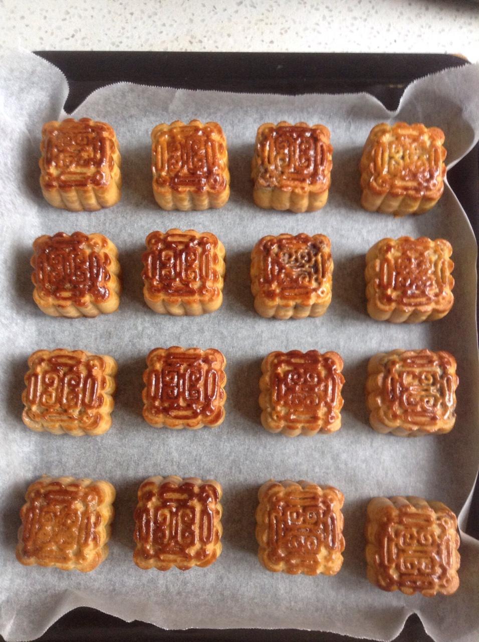 广式月饼—蛋黄莲蓉月饼