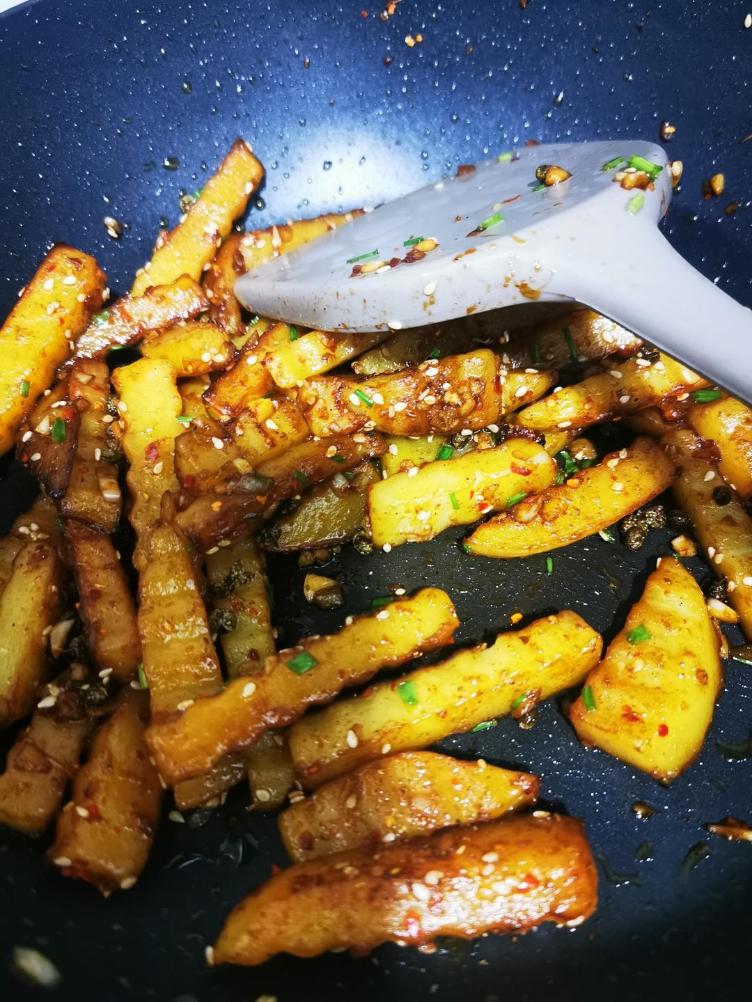 香辣过瘾的狼牙土豆条，秒光