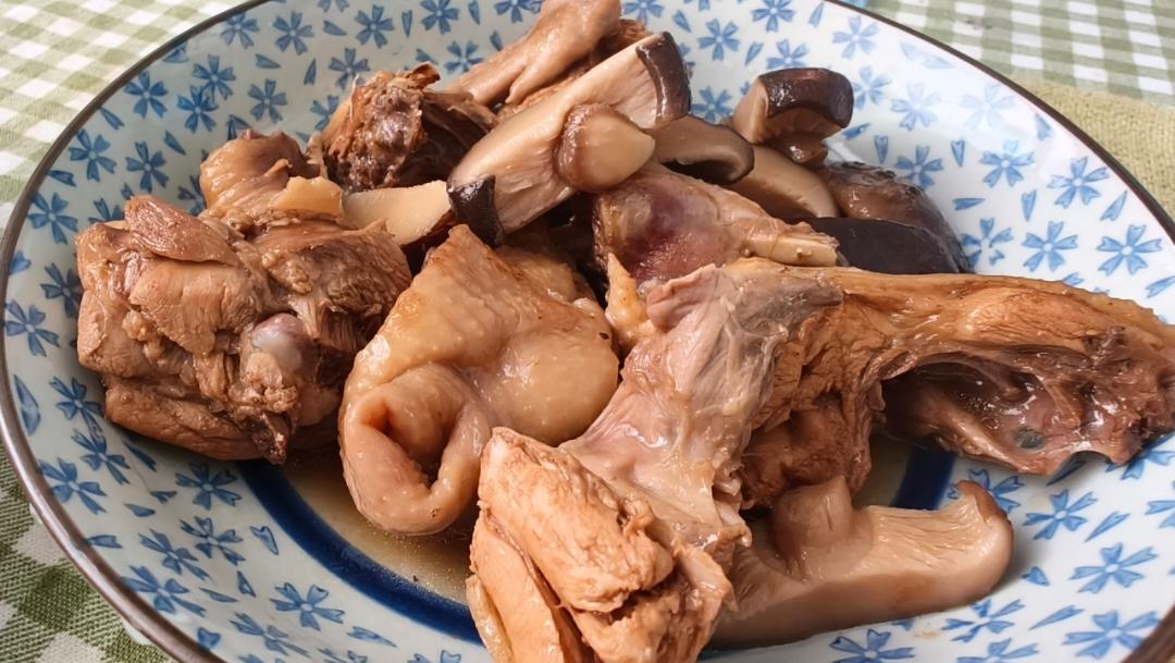小鸡炖蘑菇真的是一绝！巨好吃！