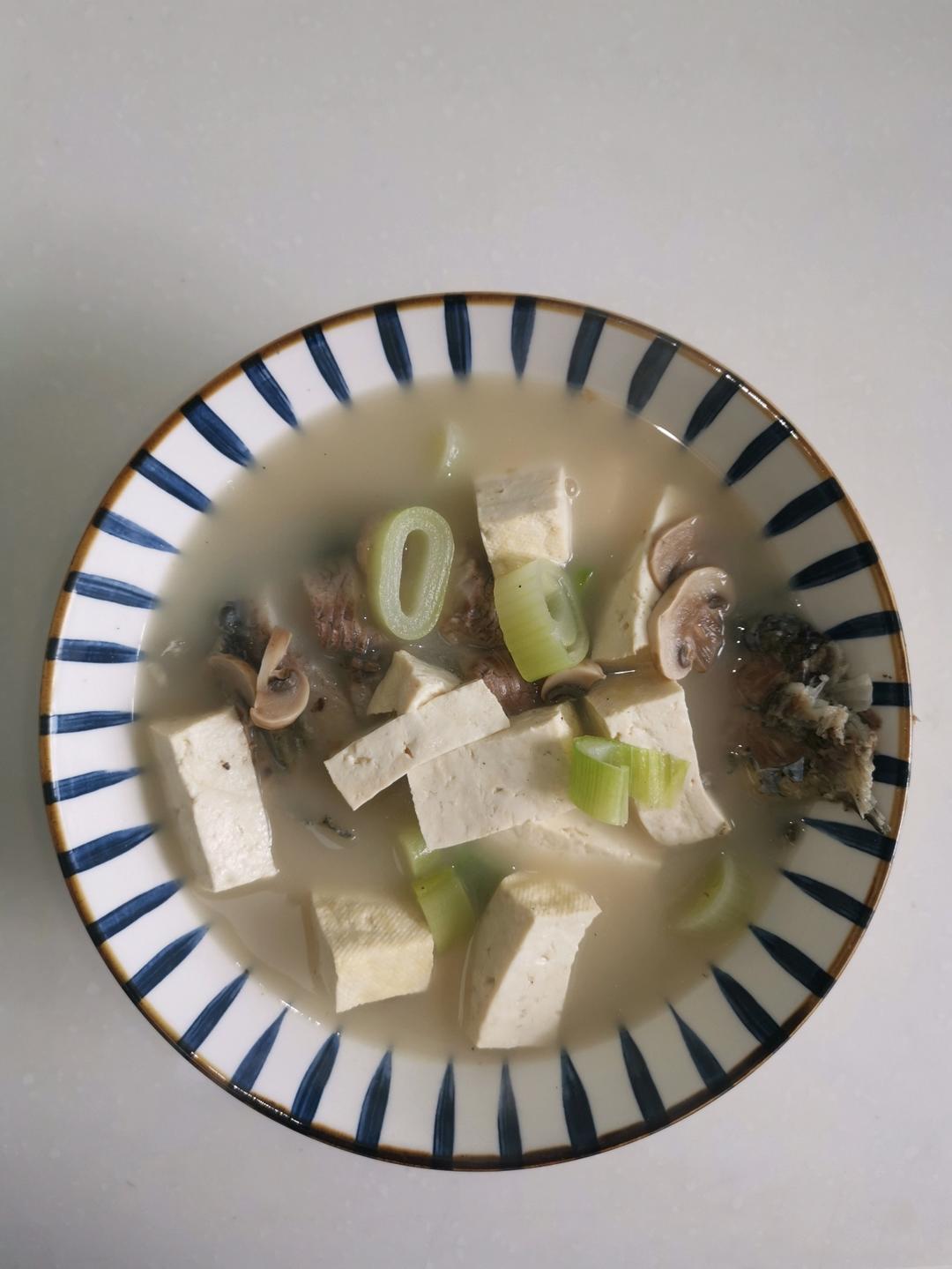 厨师长教你：“鲫鱼豆腐汤”的家常做法，满满的烹饪原理