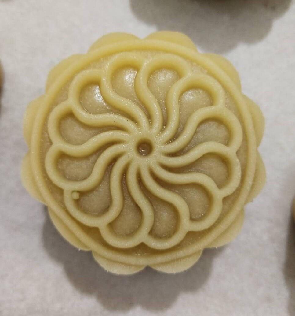 广式月饼—蛋黄莲蓉月饼