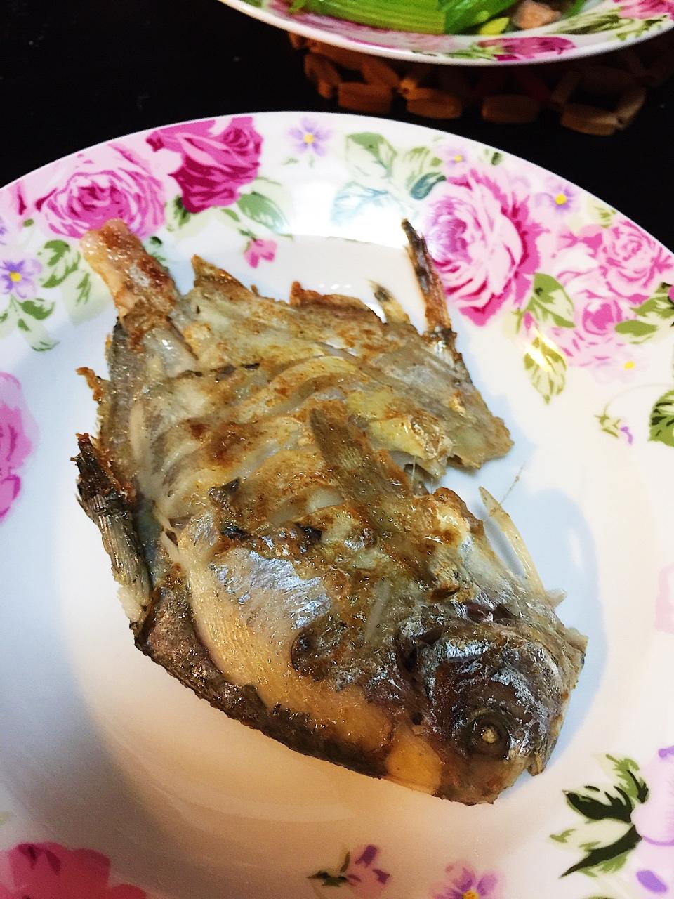 干煎椒盐鲳鱼