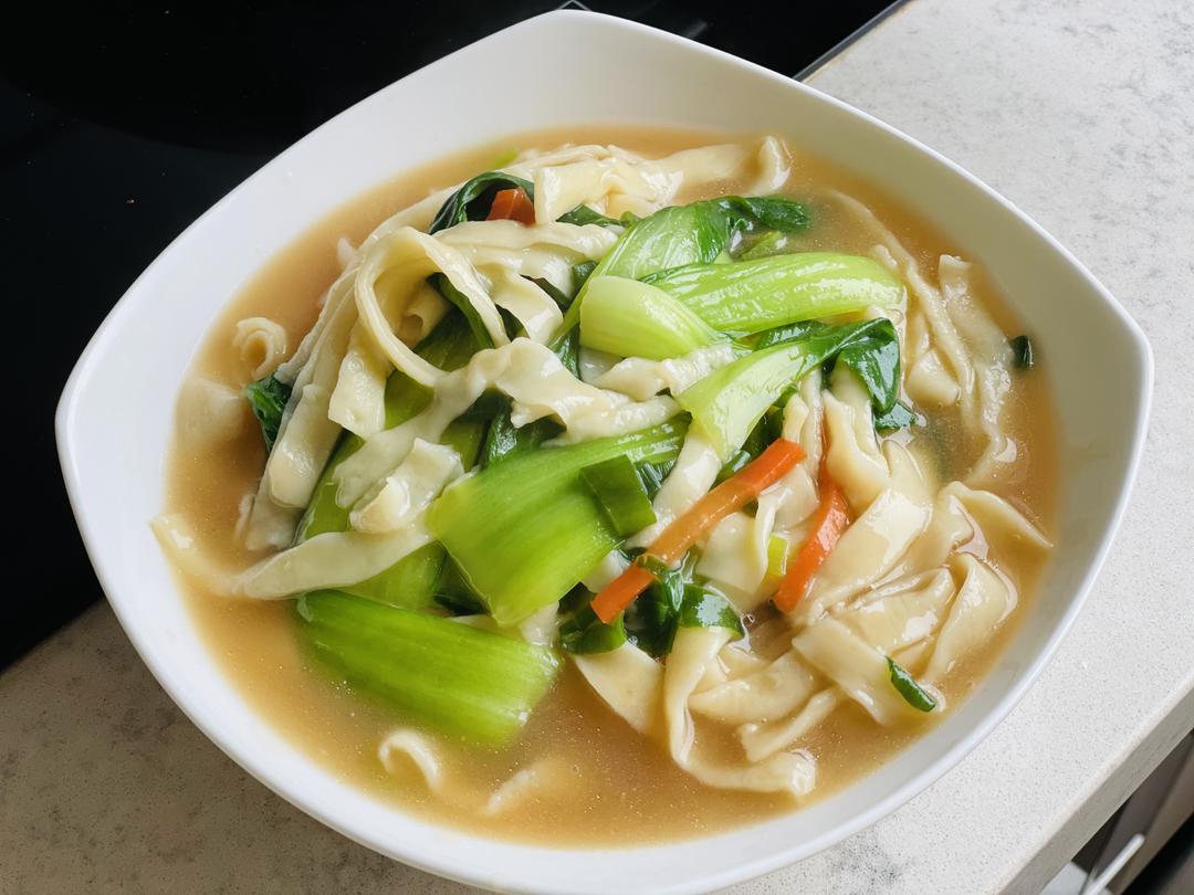 热汤手擀鸡蛋面的做法