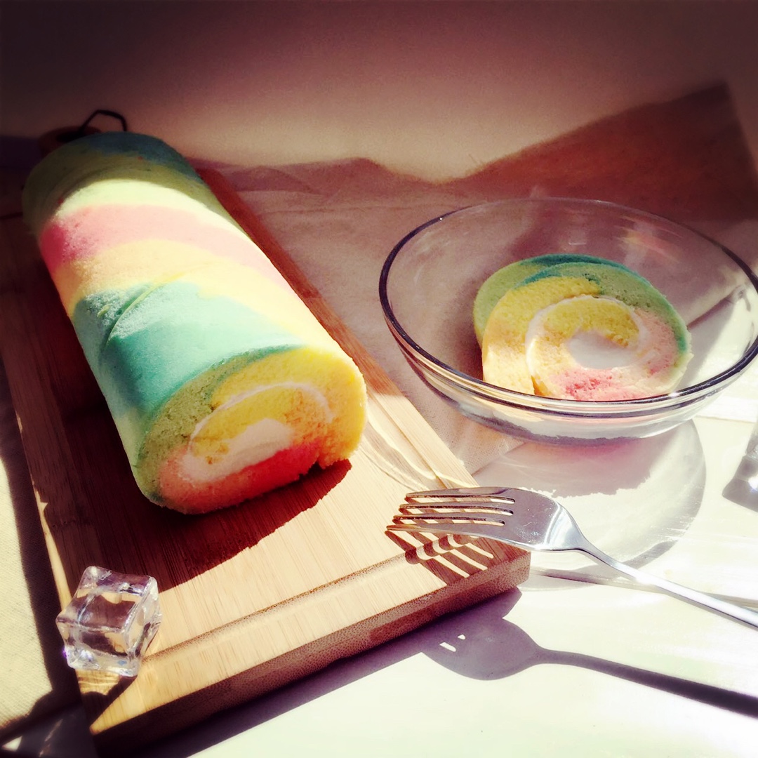 五彩斑斓的彩虹蛋糕卷   #皮黑森林#