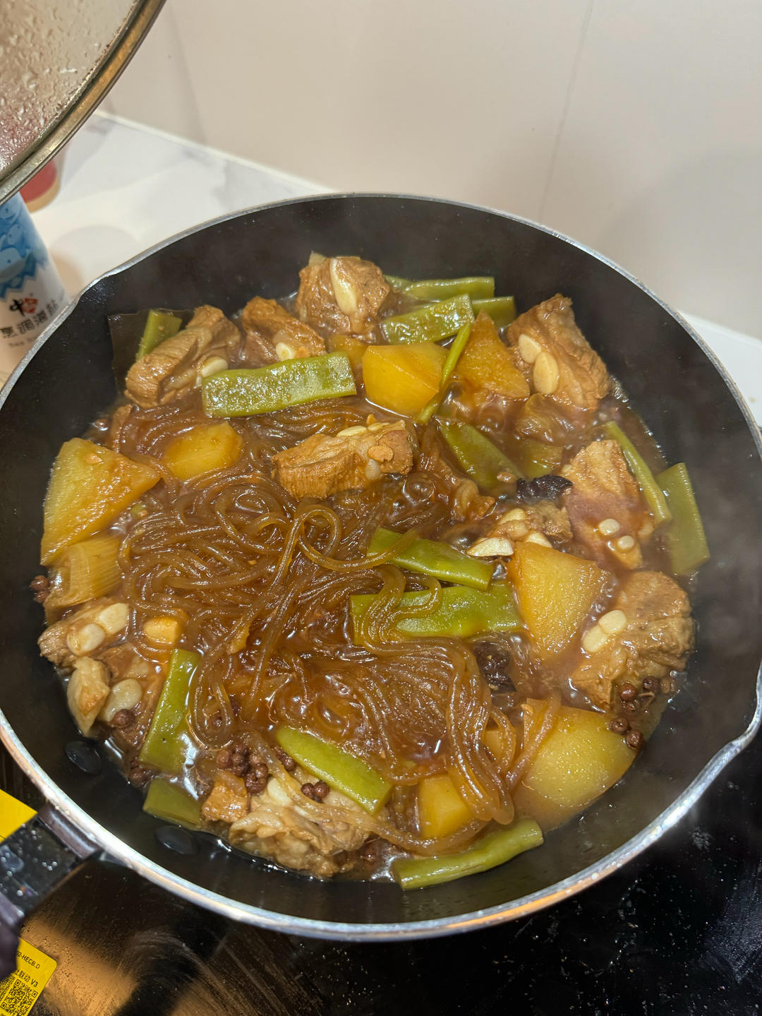 土豆豆角玉米排骨炖粉条(东北农村菜简单做法)